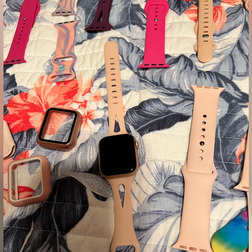 Apple Watch 5 38mm with 30 bands